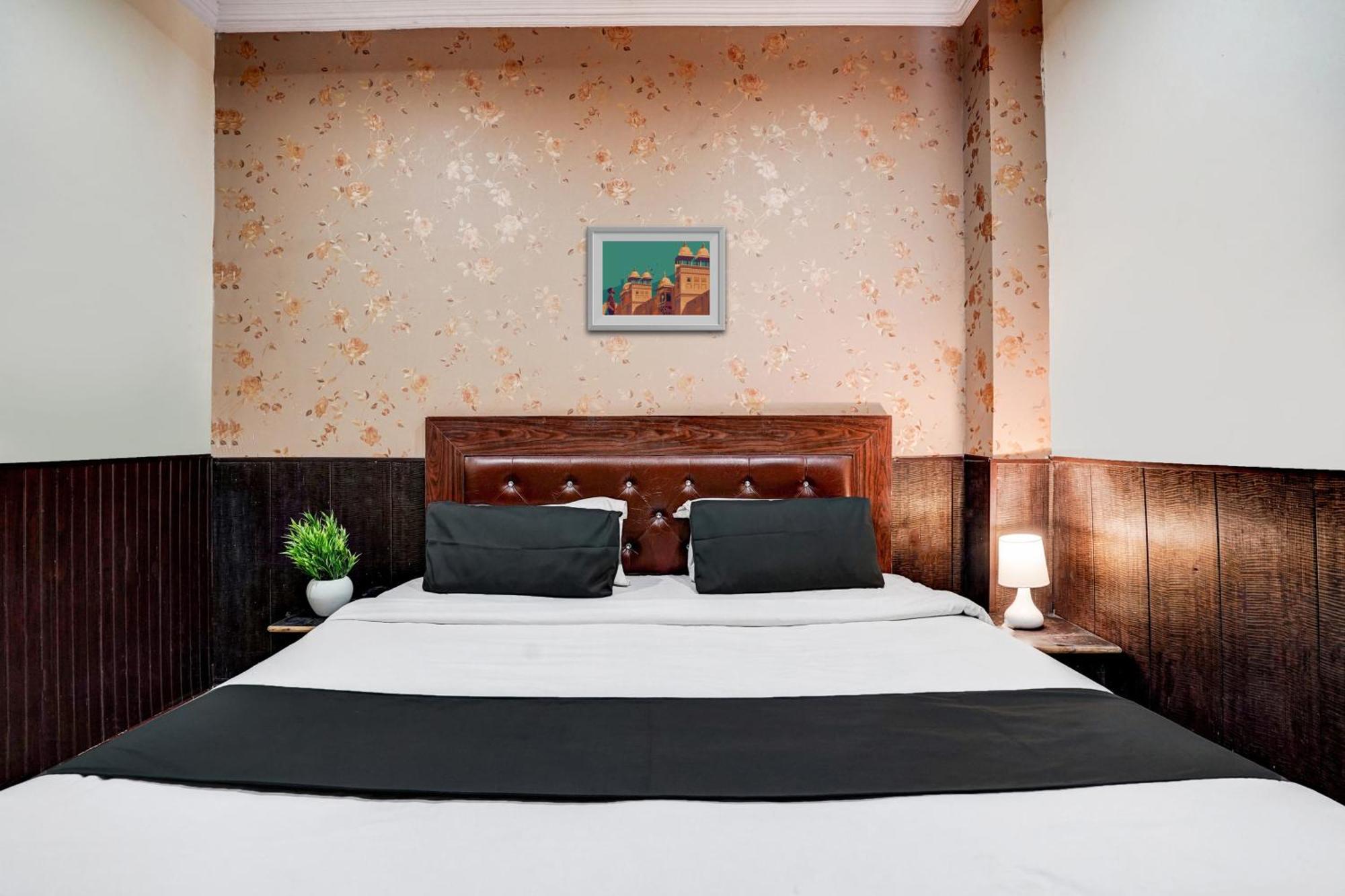 Super Hotel O Bg Hotel Faridabad Bagian luar foto