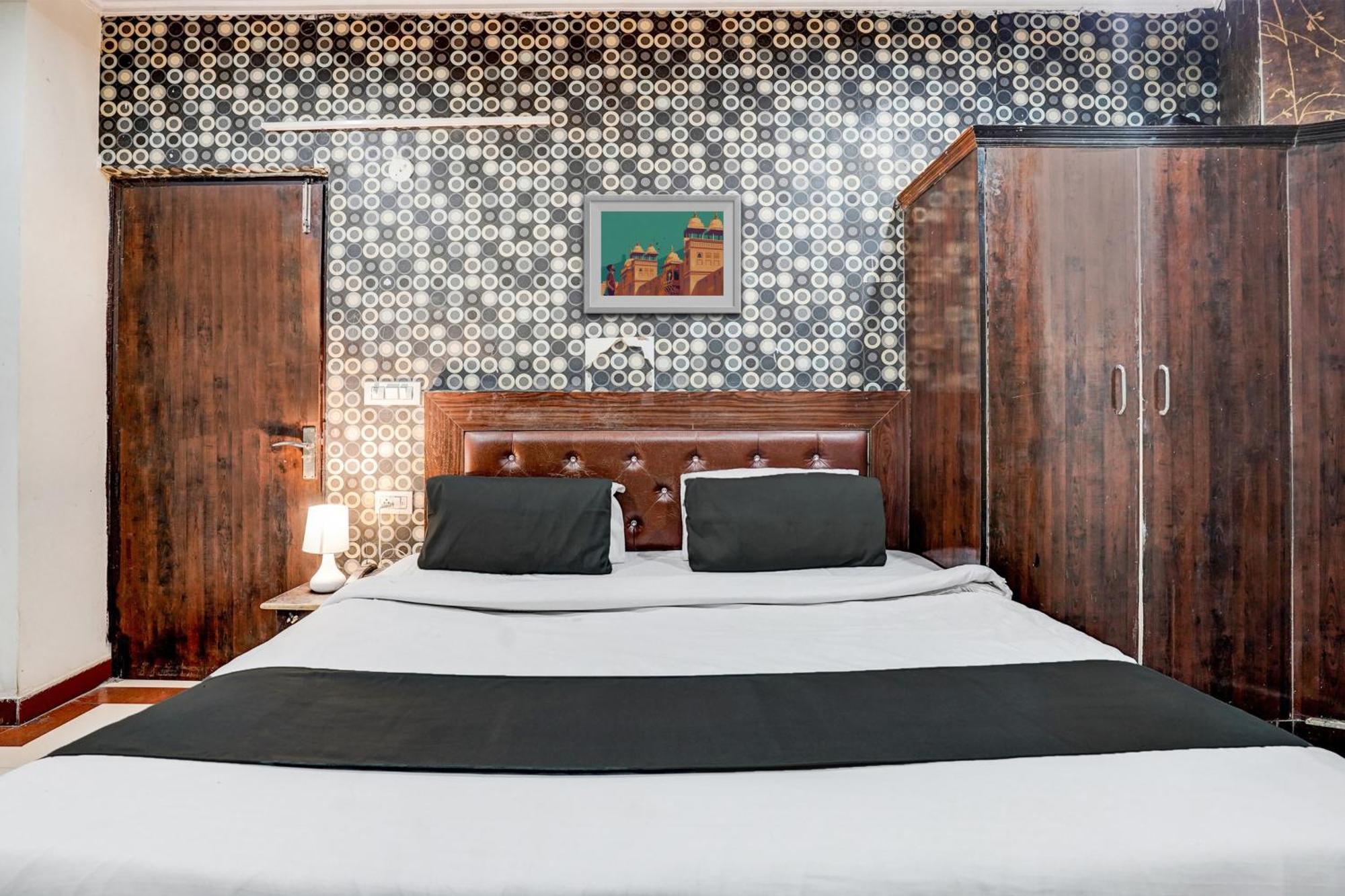 Super Hotel O Bg Hotel Faridabad Bagian luar foto