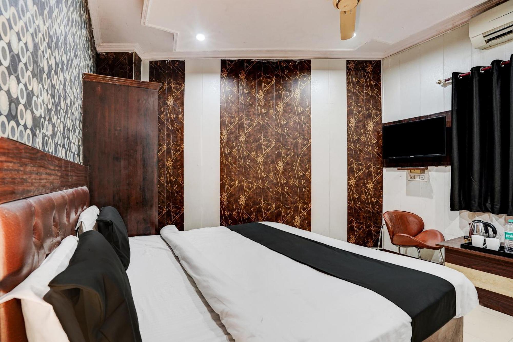 Super Hotel O Bg Hotel Faridabad Bagian luar foto