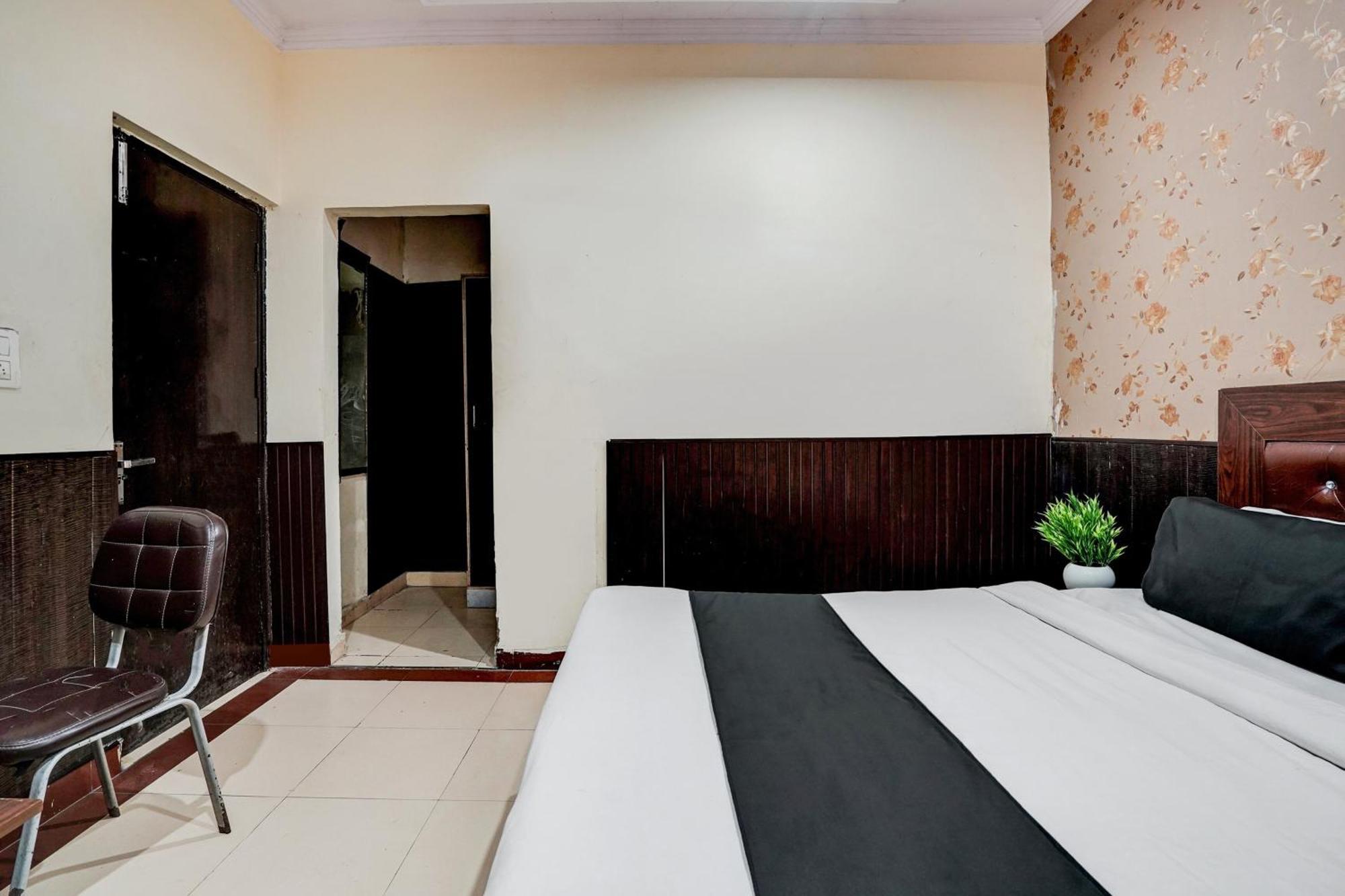 Super Hotel O Bg Hotel Faridabad Bagian luar foto