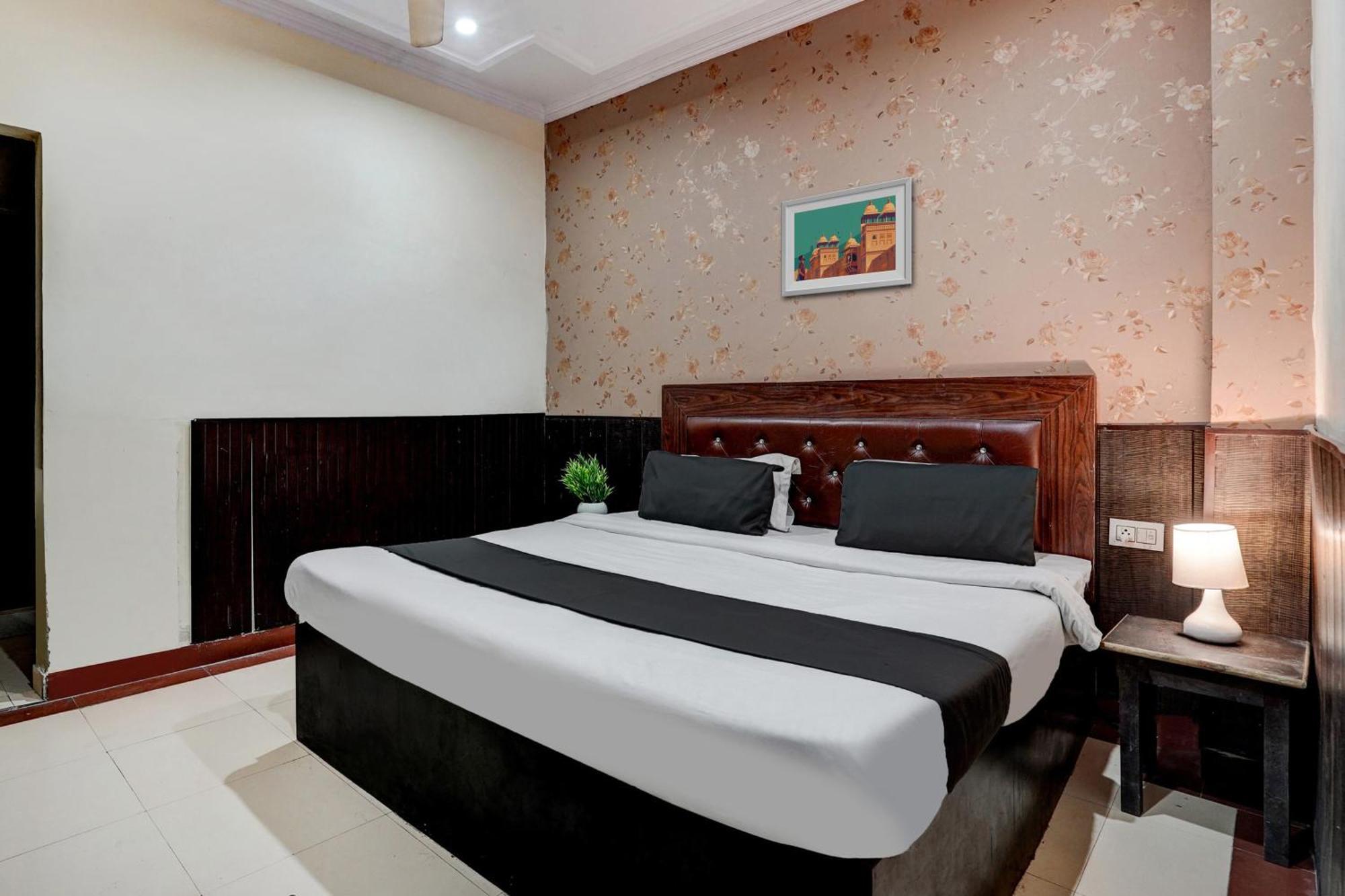 Super Hotel O Bg Hotel Faridabad Bagian luar foto