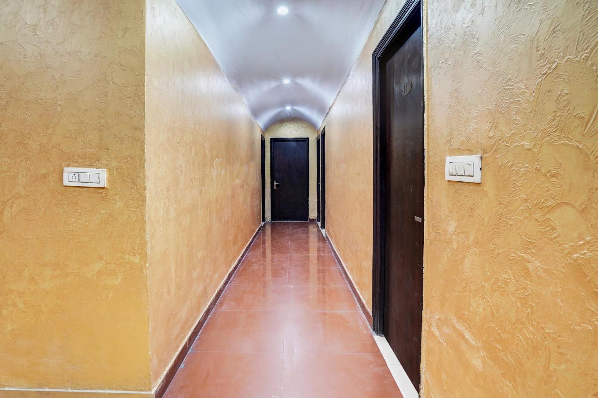 Super Hotel O Bg Hotel Faridabad Bagian luar foto