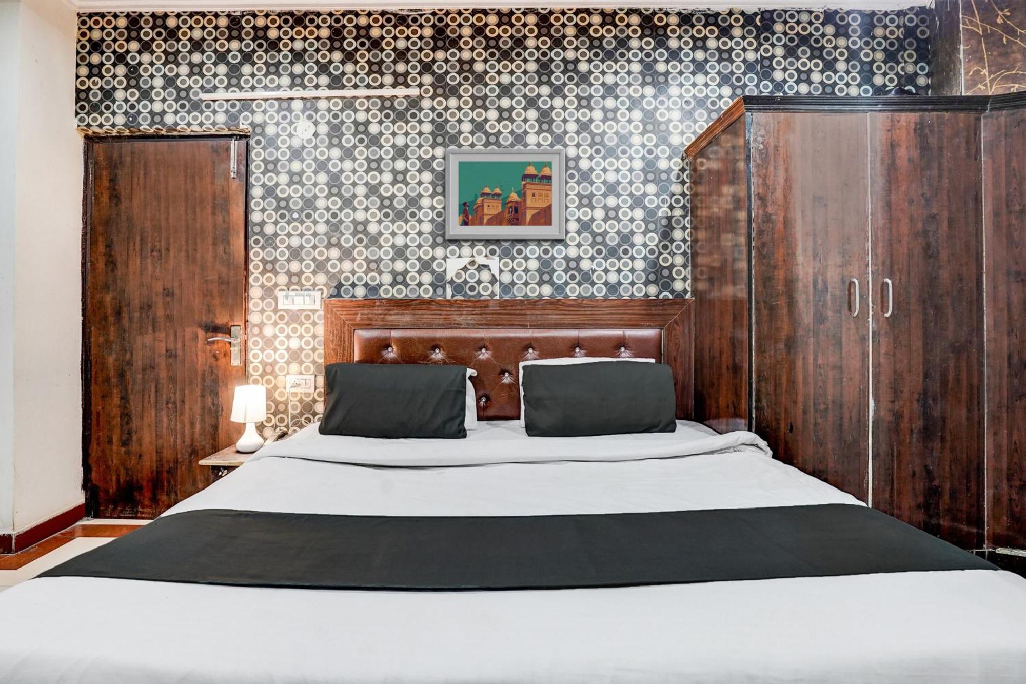 Super Hotel O Bg Hotel Faridabad Bagian luar foto