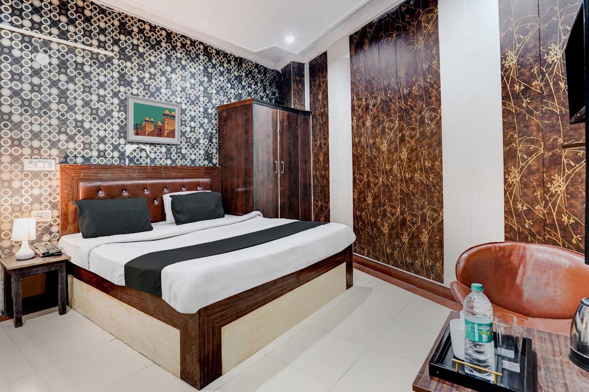 Super Hotel O Bg Hotel Faridabad Bagian luar foto