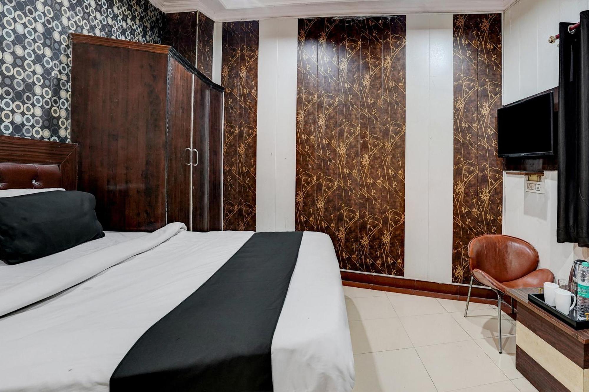 Super Hotel O Bg Hotel Faridabad Bagian luar foto